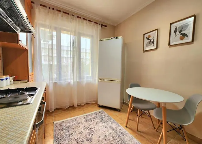 Colosseo Gemtirana W/24h Checkin Apartment *